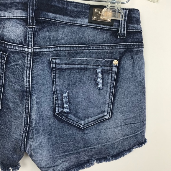 VO JEANS | Mossimo | Floral Accent Jean Shorts (2) - Picture 11 of 17